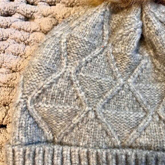 Love & Lore Grey Knit Pompom Toque (NWOT) - Picture 4 of 6